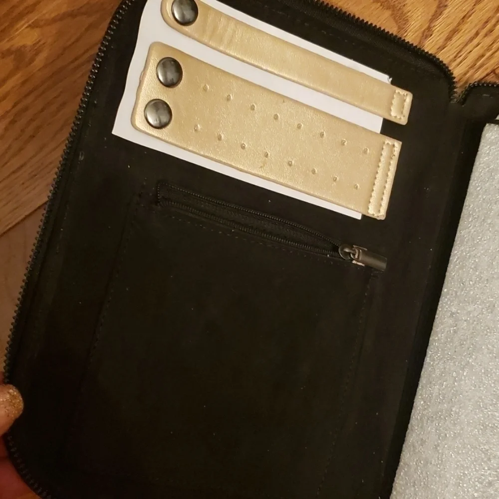 HALSTON jewelry case.